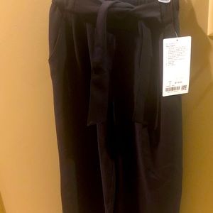 Noir lulelemon pants